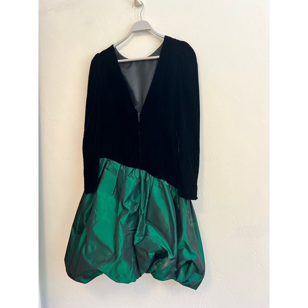 Vintage 80’s Black Velvet & Green Bubble Skirt with V-Neck Back Size: Medium - Picture 11 of 13